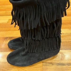 Minnetonka Moccasins sz 9 new